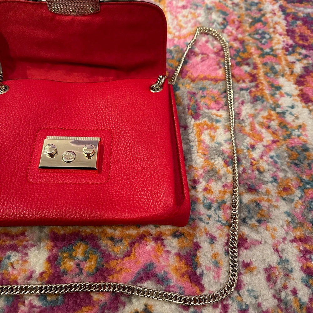 Red Cross Body Purse - Picture 4 of 8